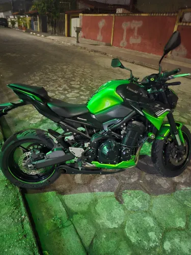 Z900 novinha aceito troca em carro.