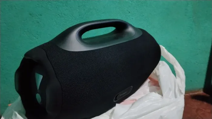 Estou vendendo essa bombox 4 JBL valor r$ valor r$ 2100 à vista