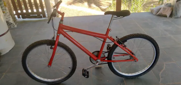 2 Bicicletas, 1 infantil (aro 24) e 1 fem (aro 26)