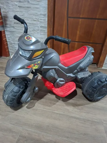 Vendo moto infantil elétrica, bom estado