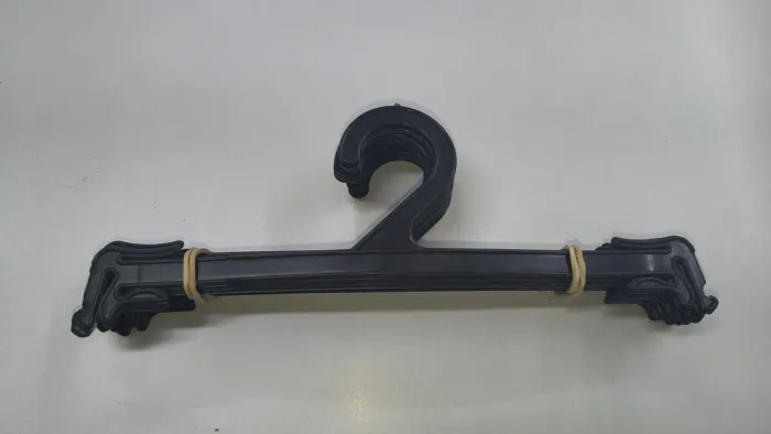 1500 cabides de plástico para lingerie