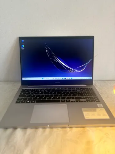 Notebook i5 10 1T excelente estado