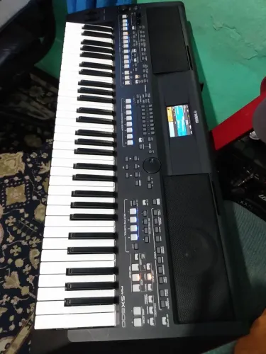 Vendo teclado SX 600, usado em excelente estado de conservação,acompanha pack VG samples