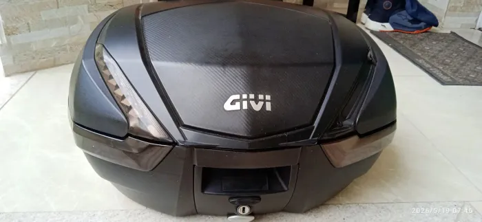 Baú Givi V47 usado