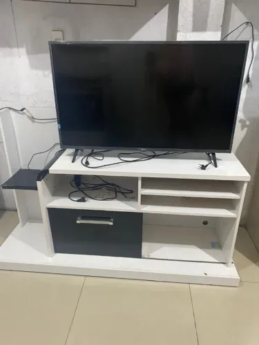 RACK - PAINEL PARA TELEVISÃO E LIVROS