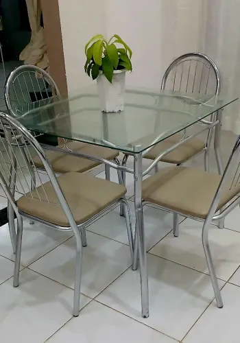Mesa de Vidro com 4 Cadeiras