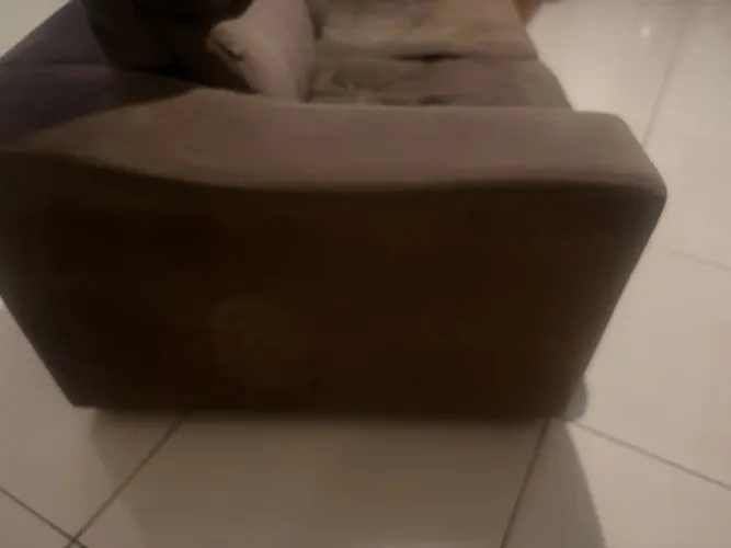Vende-se um sofá