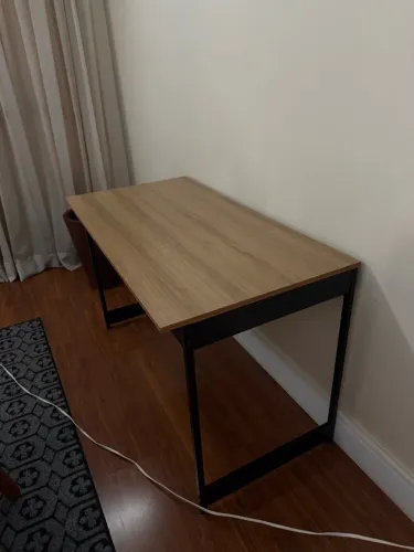 Vendo Escrivaninha de madeira e metal 