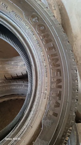 Pneu para Van Ducato Master Continental meia vida mas roda bastante ainda