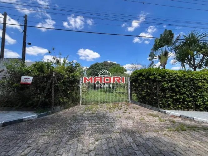 Chácara à venda em bairro nobre de Valinhos.
