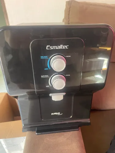 Purificador de água esmaltec na caixa