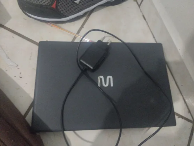 Notebook usado (Com LCD queimado)e carregador origina, entrega em Xanxerê ou próximos.