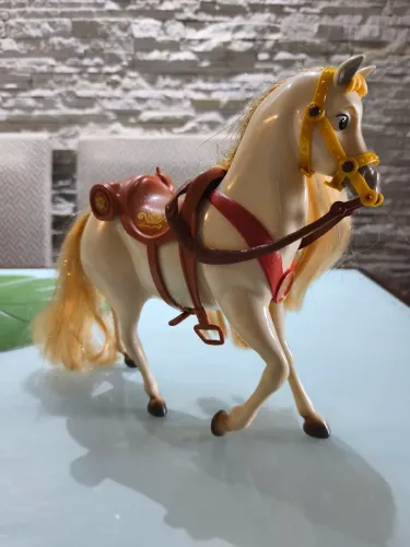 Enrolados cavalo Max Rapunzel