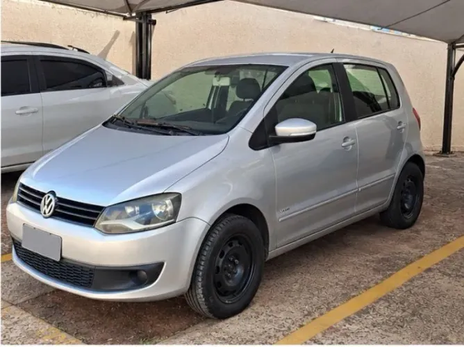Volkswagen Fox 1.0 MI Total Flex 8V 5P 2013