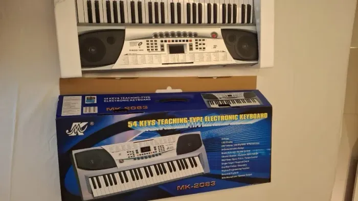 Teclado Musical Meike 54 Teclas MK-2083 - Visor LED + Fonte Bivolt + Suporte Partitura