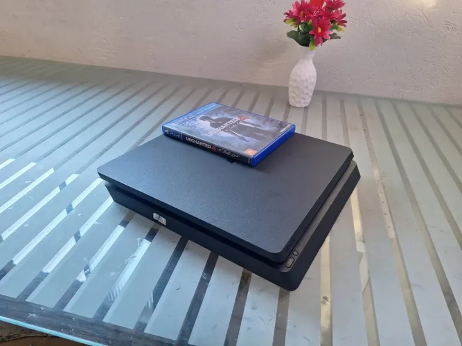 Playstation 4 slim sem controle