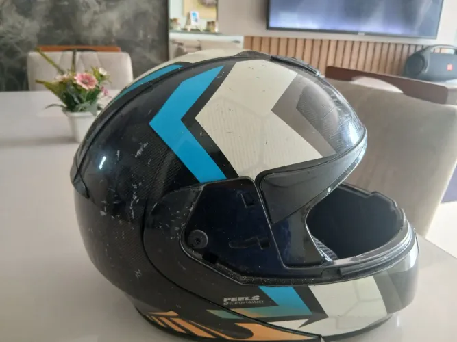 Capacete sem viseira