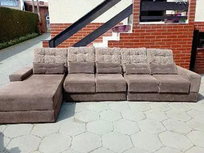 Sofá quatro lugares com chase