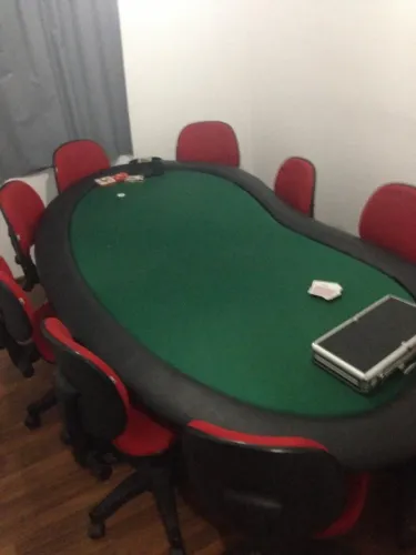 Mesa de Poker com 08 Cadeiras