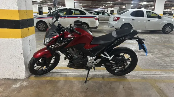 Honda CB 300F com apenas 2.000 KM