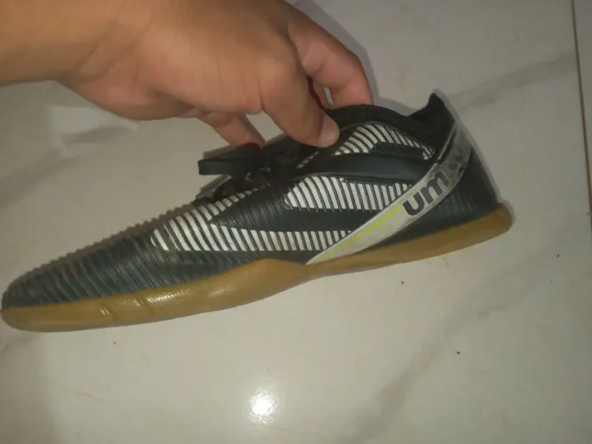 Chuteira Futsal Umbro Stride Tam. 40 - Usada