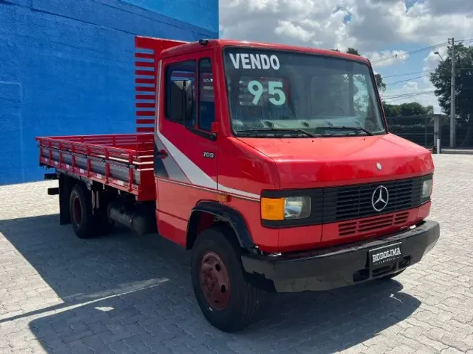 Caminhão Mercedes Benz Mb 709 ano 1995/95 Vermelha Unico dono 