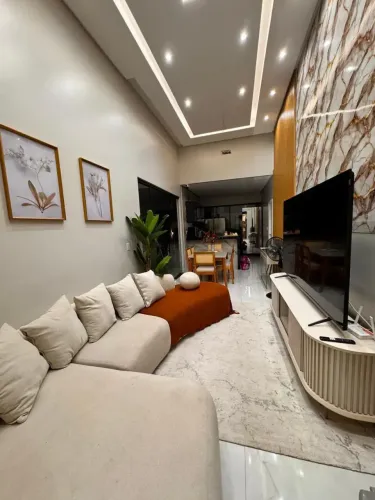 VENDO LINDA CASA DE 3/4 SENDO 1 SUÍTE RECEM REFORMADA NO RESIDENCIAL ARBRE