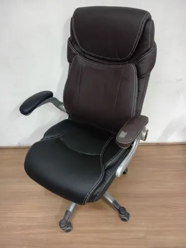 Cadeira de Escritório Presidente Marrom e Preto