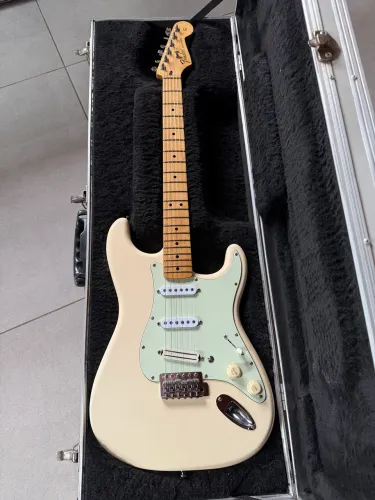 Guitarra Fender Stratocaster Standard México 