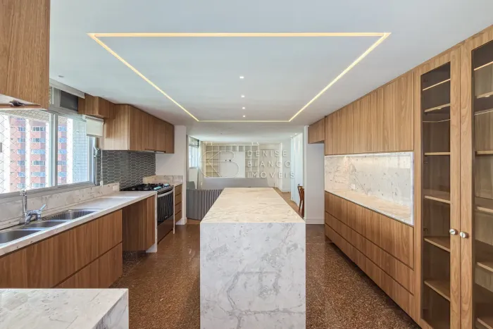 Apartamento com projeto retrofit no Batel, 4 quartos, 3 vagas