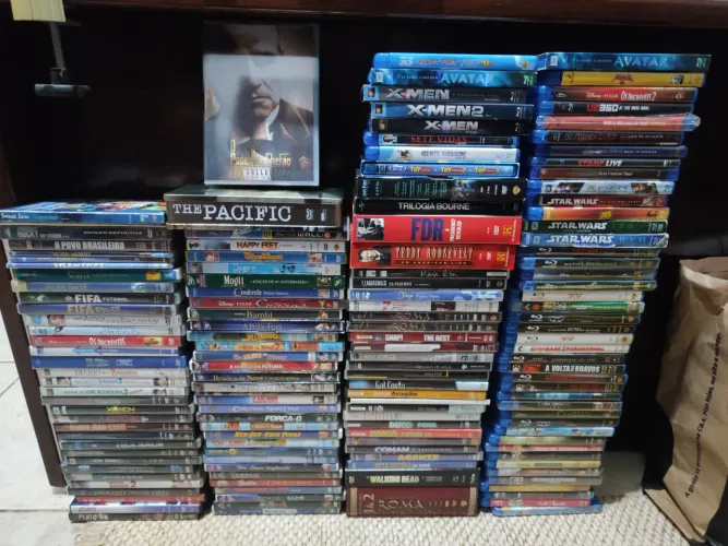 Coleção de Blu-rays e Dvds  Originais 