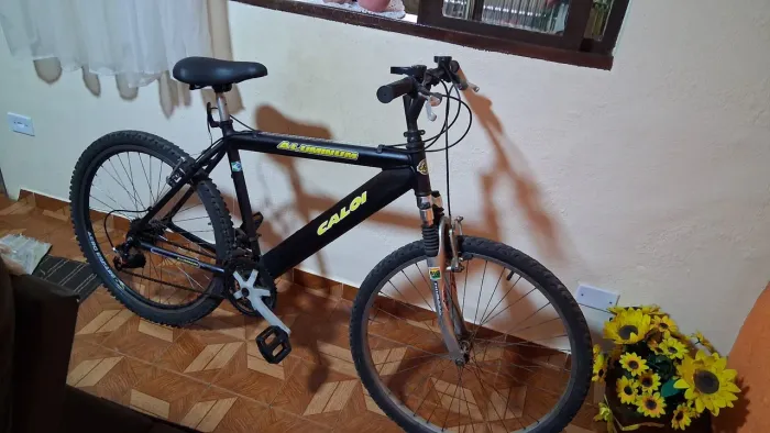 Bike aro 26, de aluminio, caloi, 21 marchas e em ótimas condições para conforto e beleza