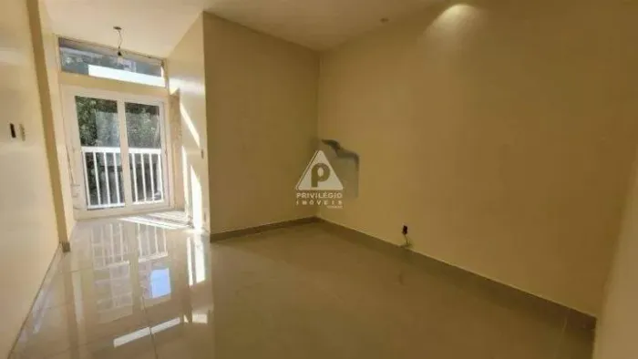 Sala e quarto, todo reformado, vista livre, janela anti-ruido, portaria24H, possibilidade 
