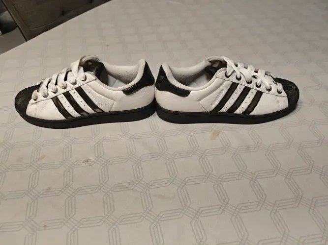Tenes Adidas