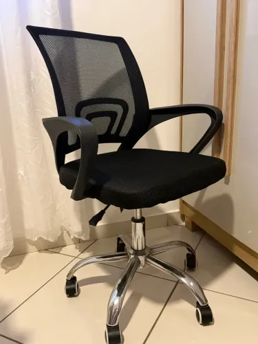 cadeira de escritório ergonômica preta