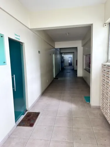 Sala comercial no Condomínio Empresarial Adrianópolis, à venda.