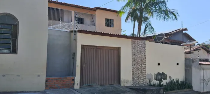 Vendo casa de dois andares