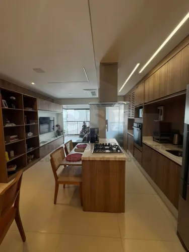 Apartamento em Condomínio à Venda no Centro de Osasco-SP: 2 quartos, 2 suítes, 2 salas, 3 