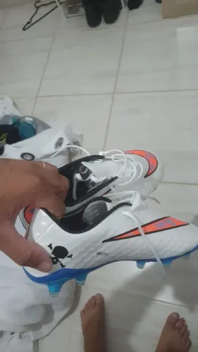 Chuteira hypervenom 