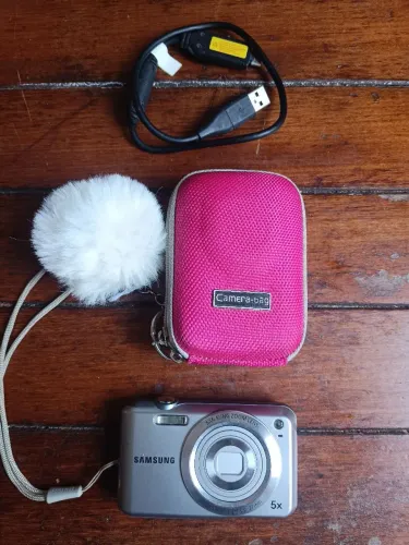 Câmera fotográfica digital Samsung ES65 funcionando perfeitamente com todos os acessórios