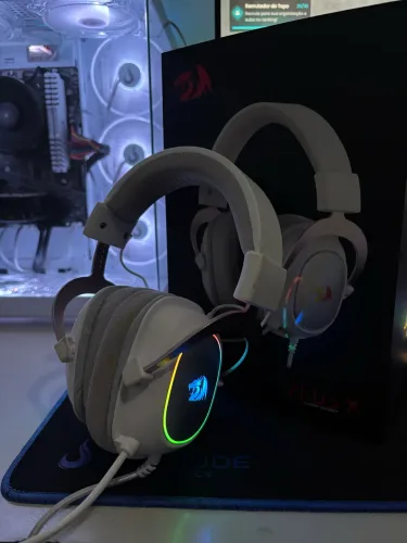 Headset Gamer Red dragon Zeus x RGB 7.1, Branco e rosê