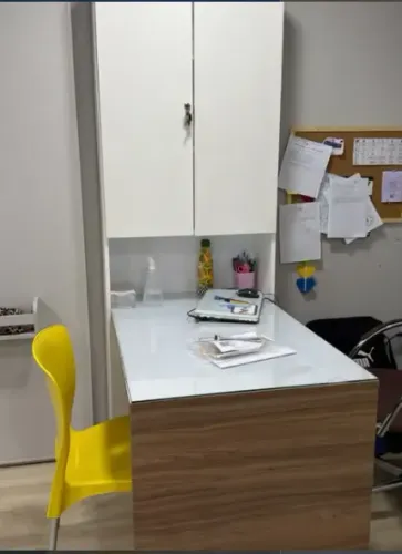 ARMÁRIO COM MESA ACOPLADA