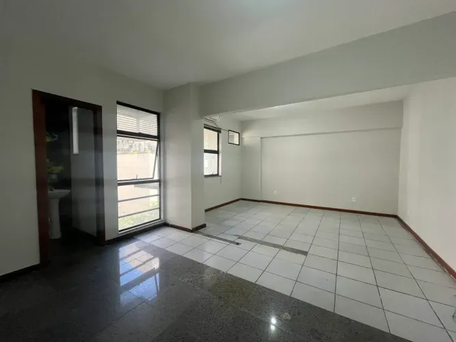 Otima sala, com ar condicionado. Rua Guajajatas, 880.