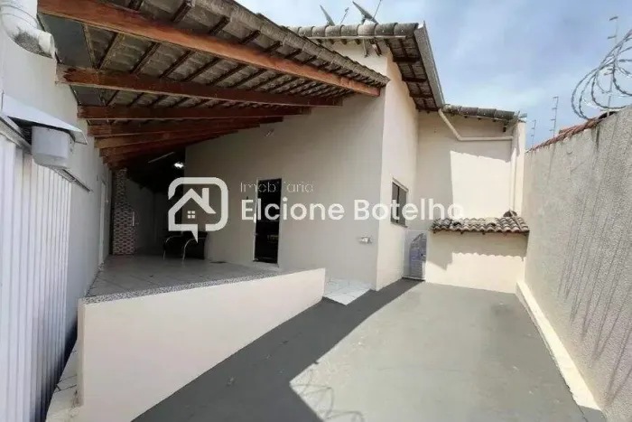 Casa residencial com 3 quartos para aluguel no Bairro Santa Rosa, Uberlândia