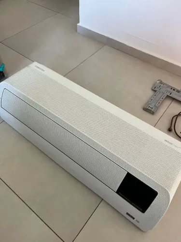 Ar-condicionado Split Inverter Samsung WindFree Connect Sem Vento 12.000 BTUs Frio Branco
