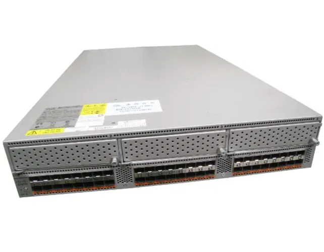 Switch Cisco Nexus 5596UP 48 portas unificadas SFP+