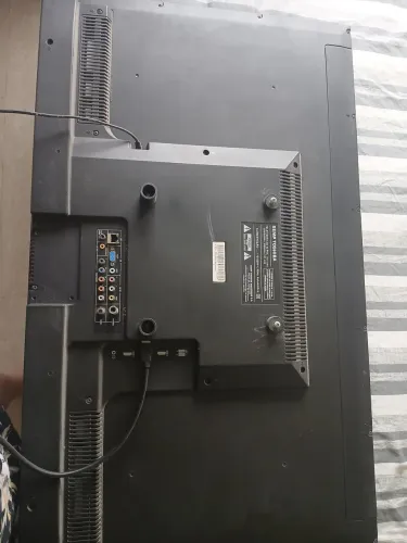 Vendo TV STI com 3 listas na imagem 40"