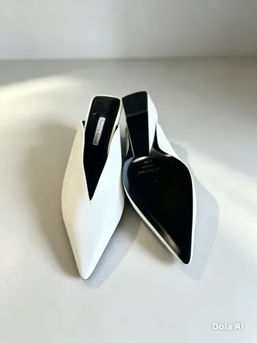 Sapato Mule bico fino em couro