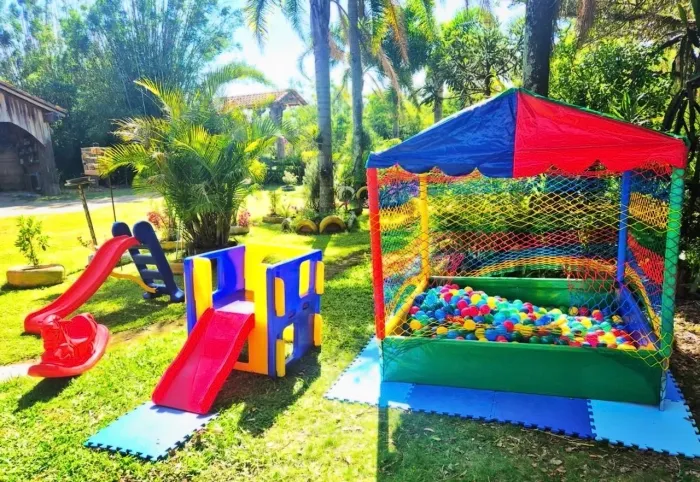 Vendo Cama elástica e piscina de bolinhas