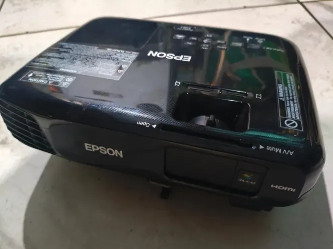 Projetor Epson s18 3000 lumens